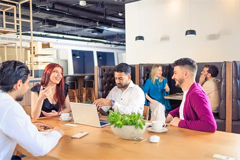 lb-qbl-cw-client-working-in-coworking-space-with-table-and-booths-20260721-pas.png